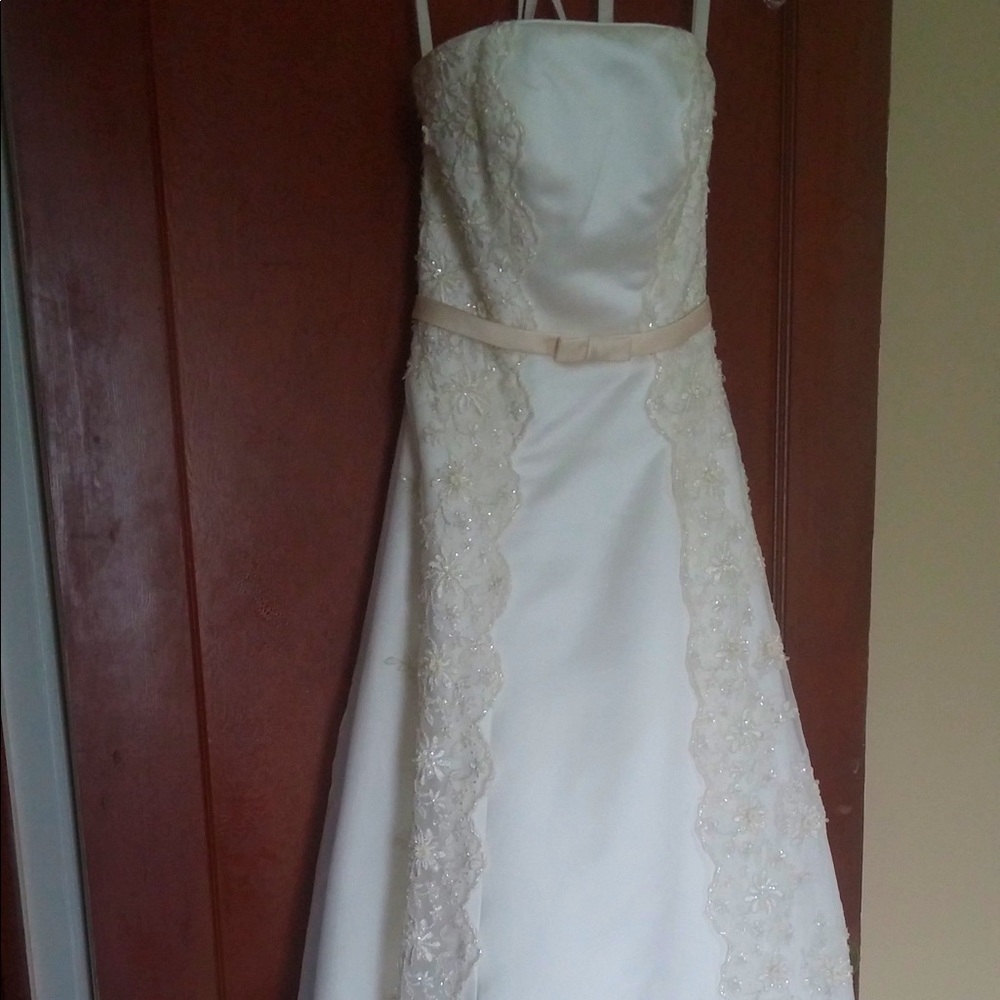 Size 6 Ivory lace wedding dress